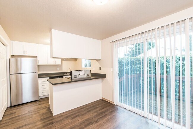 Photo - 2707 Mountain View Ave W