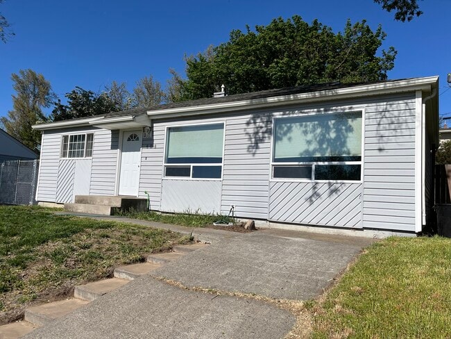 Building Photo - 808 SW 30th St