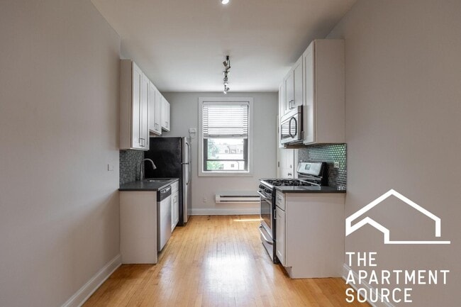 Photo - 2319 N Rockwell St Unidad B2