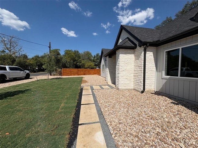 Photo - 304 W Allen St