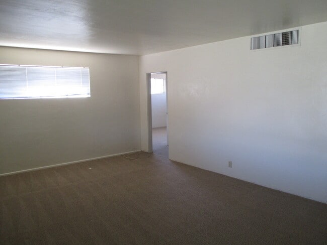529 W 17th Pl