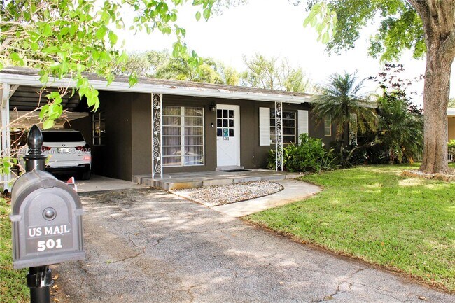 Photo - 501 NW 28th Ct Casa