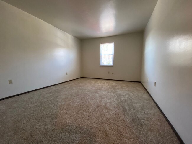 Photo - Wonderful 2BR in Bellevue! Central A/C, Equipped Kitchen & More! Great Location!! Call Today! Unit 604