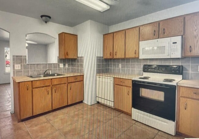 Photo - 106 Bluebonnet St