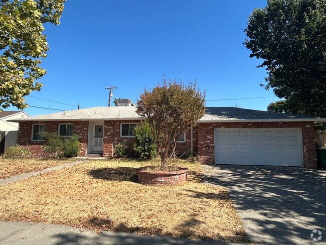 Building Photo - Coming Soon! 3 bedroom, 2 Bathroom Home in...