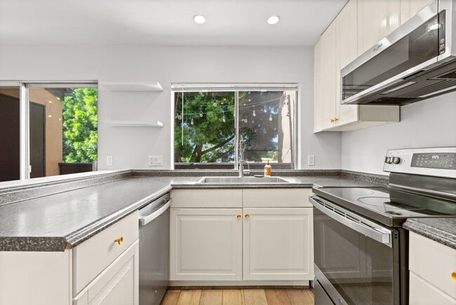Photo - 7930 Mission Center Ct Unit L