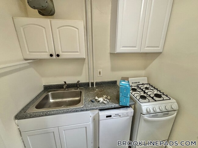 Photo - 352 Riverway Unidad 8