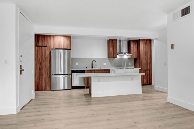 Photo - 8430 De Longpre