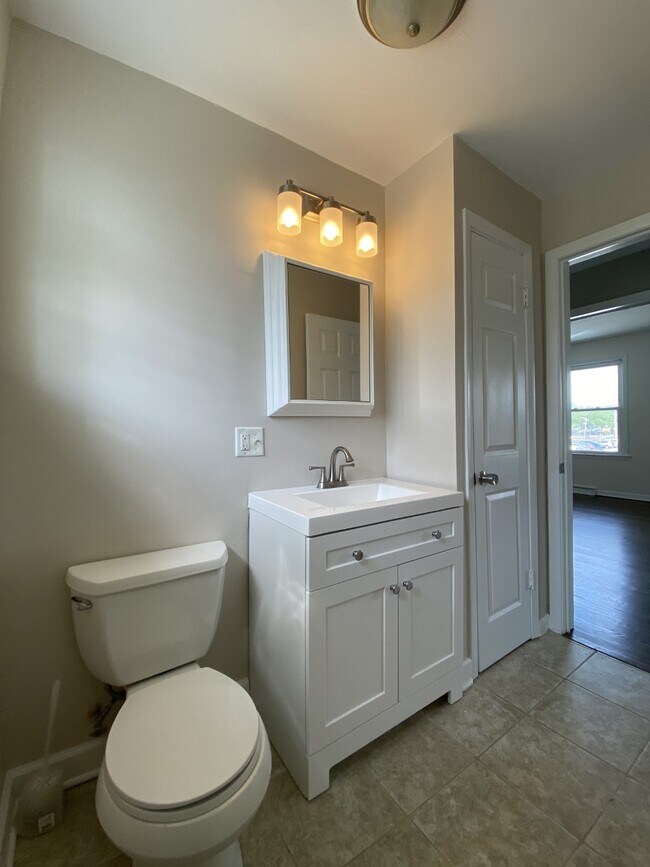 Photo - 1323 W Cossitt Ave Unit 2