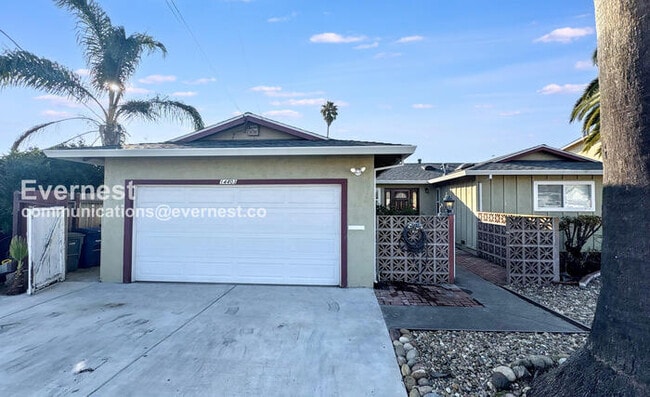 Building Photo - 4 Bed/2 Bath Home with Fenced Yard & Garage / Vouchers Accepted / Coming Soon!