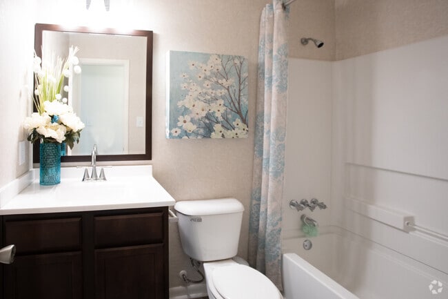 2BR,1BA,-925SF