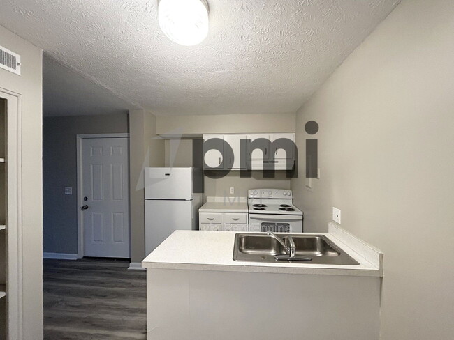 Building Photo - 834 Whitethorne Ave Rental