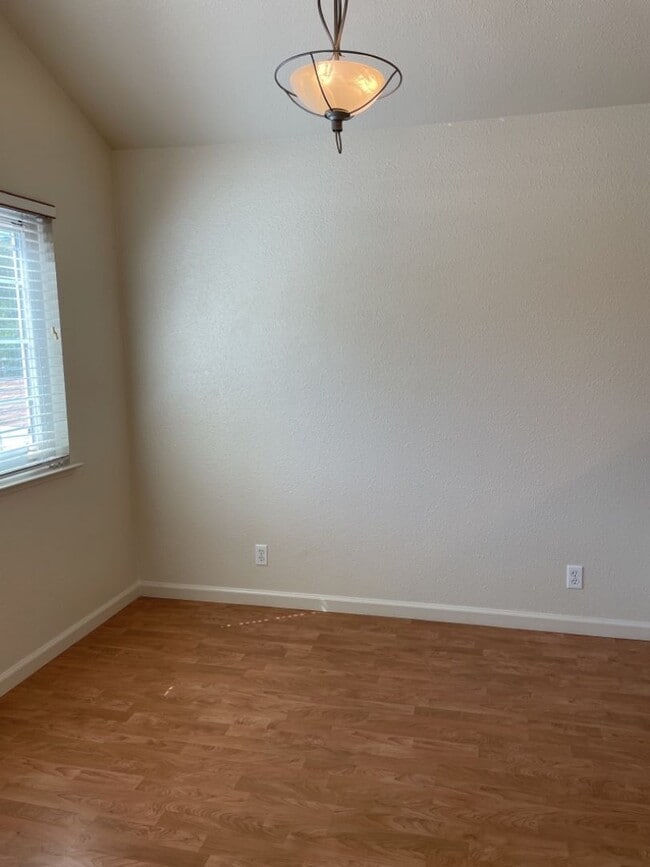 Photo - 1518 W 5th St Unidad 1