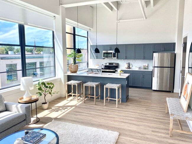 U-Shape - Open Kitchen & Living Areas