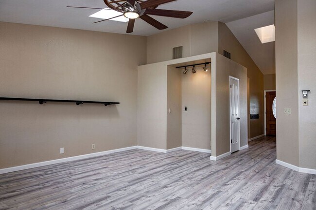 1221 Alysa Ct