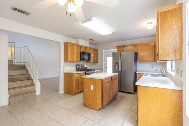 Photo - 300 Oakcrest Dr