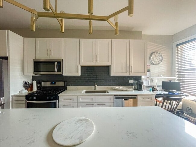 Photo - Amazing North Center 3 Bed / 1 Bath Unit Ready 4/2026! Hardwood Floors Throughout! Unit 2