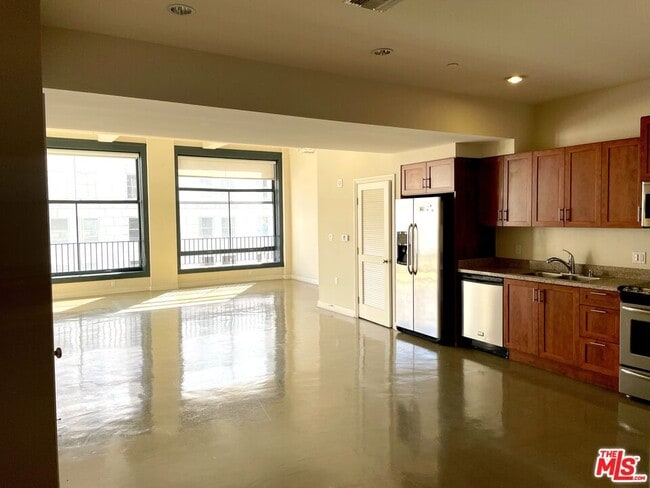 Photo - 315 W 5th St Unit 311