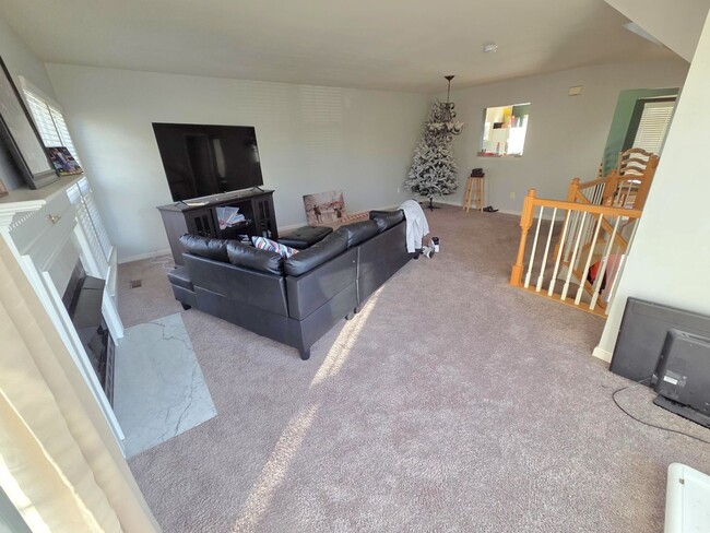 Photo - Charming 3 Bed 2.5 Bath End-Unit Townhome with Deck & Patio In The Villages of Saybrook