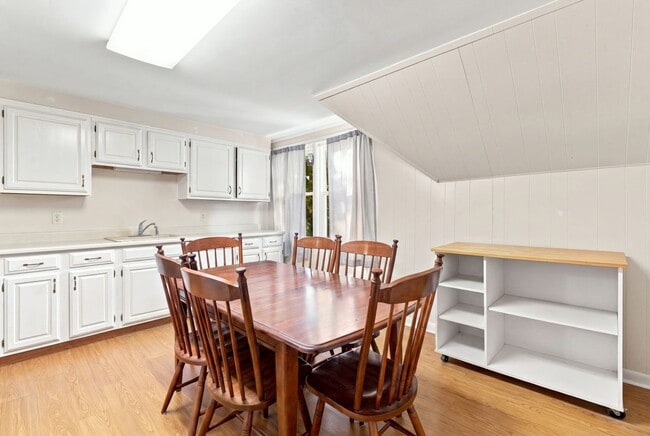 52 Linden St Unit 2
