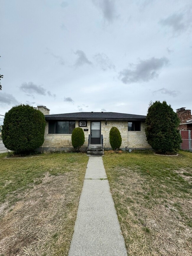 Photo - 228 E Crown Ave