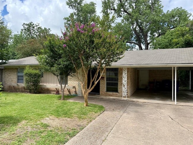 Building Photo - 5510 Delwood Dr