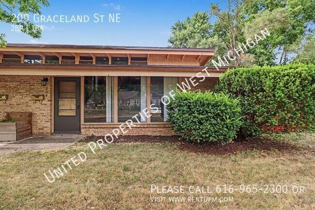 Photo - 209 Graceland St NE