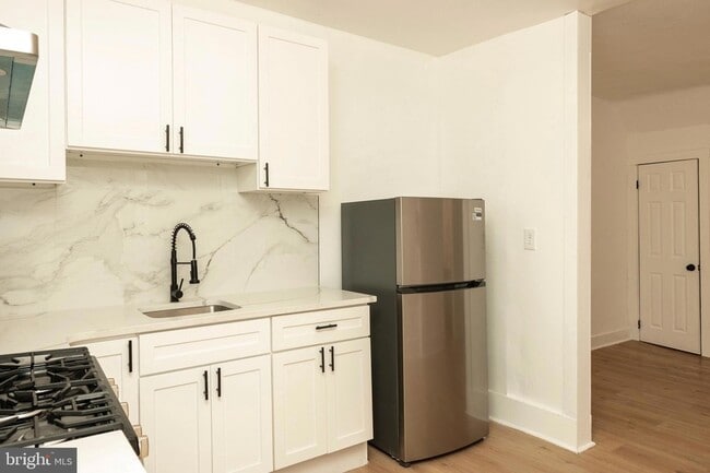 Photo - 5723 Delancey St