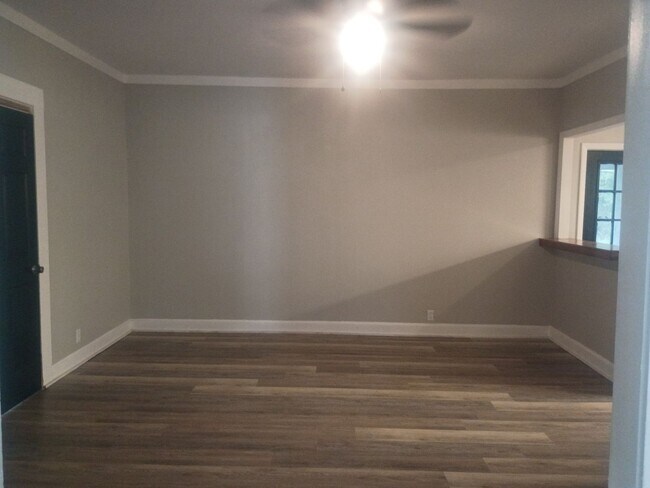 125 W Grady Ave