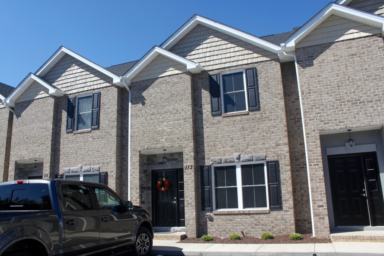 Photo - 3 Bedroom Townhome for Rent- 113 Cedar Point Dr