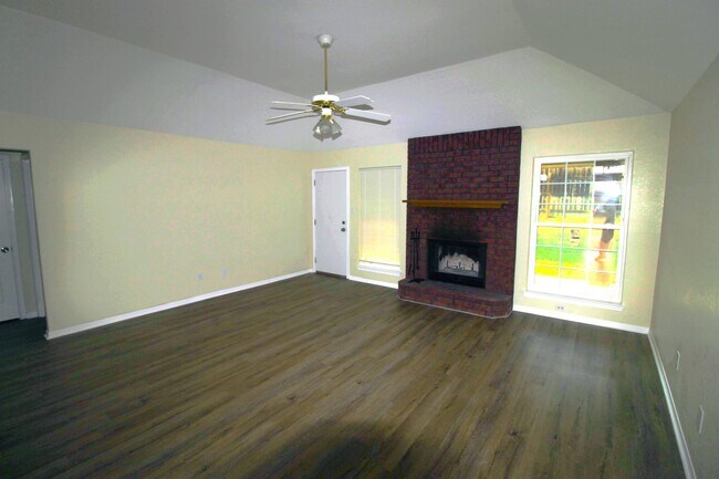 3901 Crosscut Loop