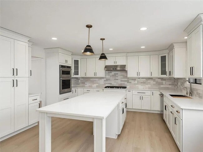 Photo - 7783 Kingsview Ln N