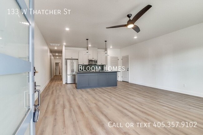 Photo - 133 W Thatcher St