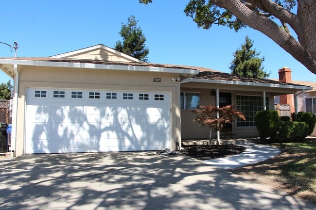 Granado Ave 3 Bedroom 2 Bath - Granado Ave 3 Bedroom 2 Bath Casa