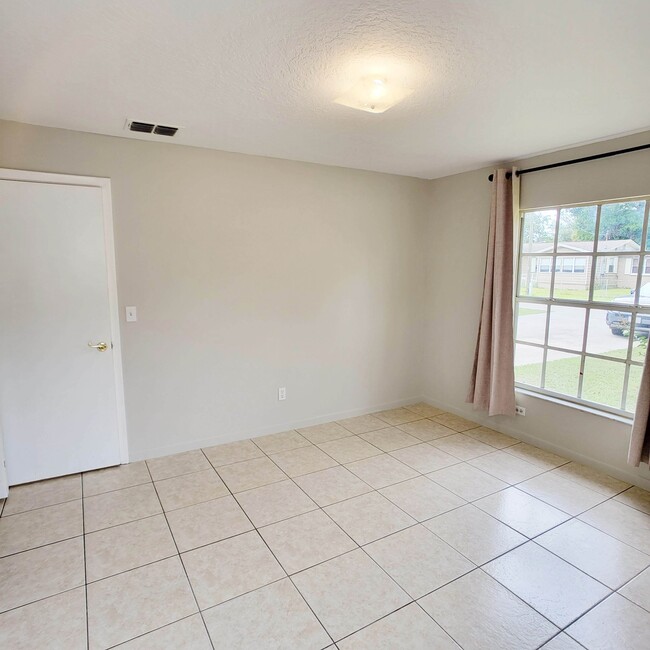 Photo - 8411 N Greenwood Ave
