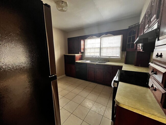 Photo - Spacious 3 Bedroom With A Basement