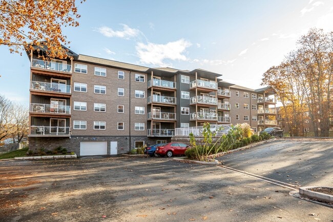 Building Photo - Emerald Apartments 1 Bedroom Unit 204