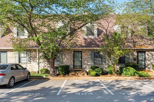 Building Photo - Fully renovated condo in Hendersonville