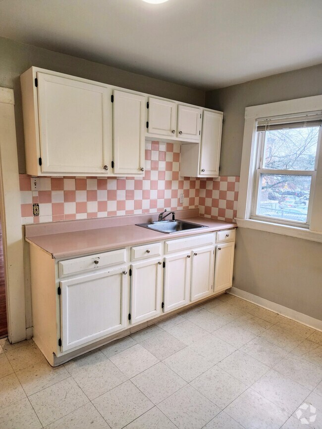 Building Photo - 8 Woodside Ave Unit 1 Rental