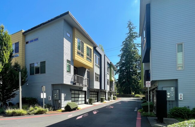 Building Photo - Modern 4BR Townhome in Prime Bellevue | AC | Bellevue Schools | Minutes to Microsoft