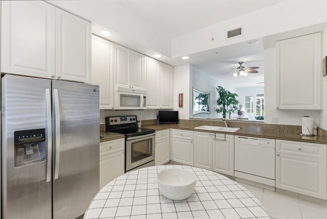 Photo - 1 Harbour Isle Dr E