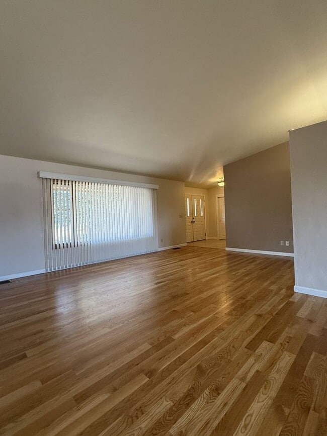 Photo - 3 bedroom, 3 bathroom home located in the ...