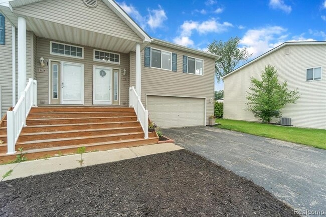 Photo - 1116 Lakeview Cir