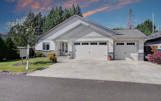 Building Photo - Large 3 Bed 2 Bath Home in Battle Ground!!