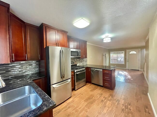 Building Photo - 2217 9th St