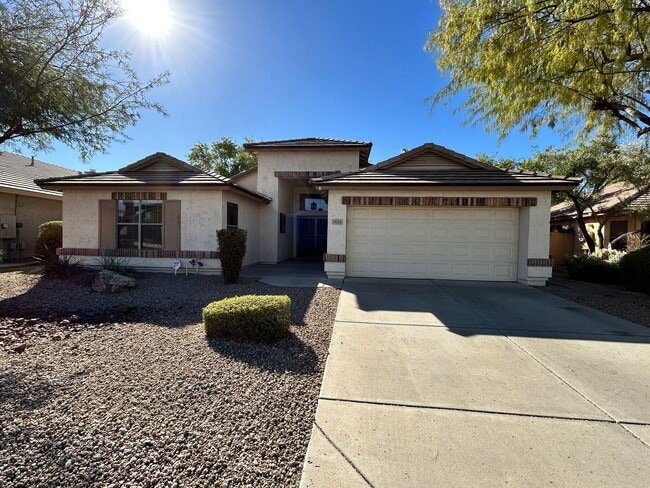 Building Photo - 3 Bed/ 2 Bath Home with Den in Arrowhead Ranch with Pool!