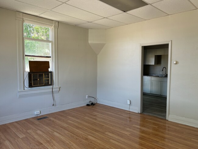 Photo - 279 W Railroad Ave Unidad 2 (1 Bed) Left Door
