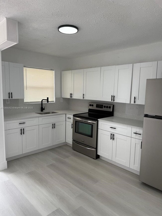 Building Photo - 1000 W 28th St Unit 16 Rental