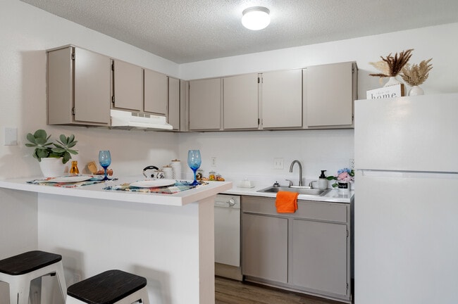 Photo - Paper Moon Apartments