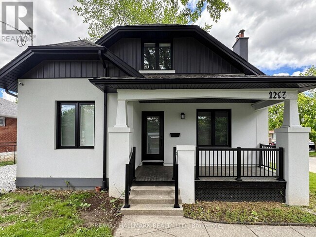 Photo - 2205 Victoria Park Ave
